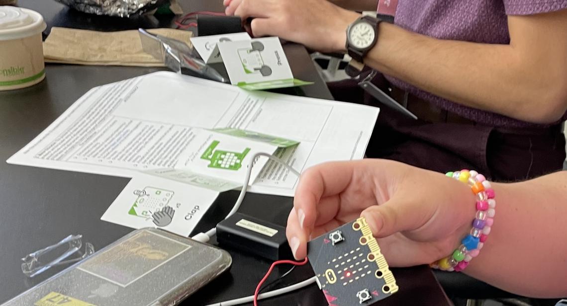 real world solutions with micro:bit - modern teaching... October 2023- micro:bit V2 | UTeach Maker